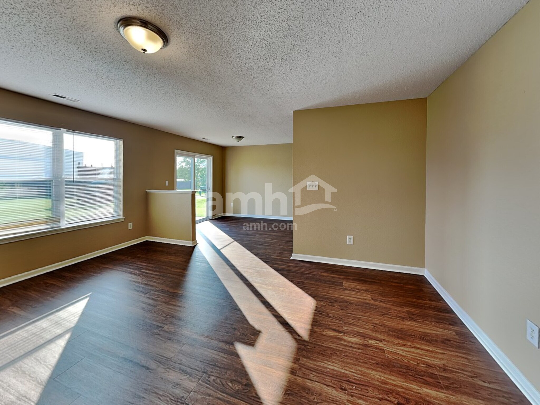 Building Photo - 5719 Wood Hollow Dr