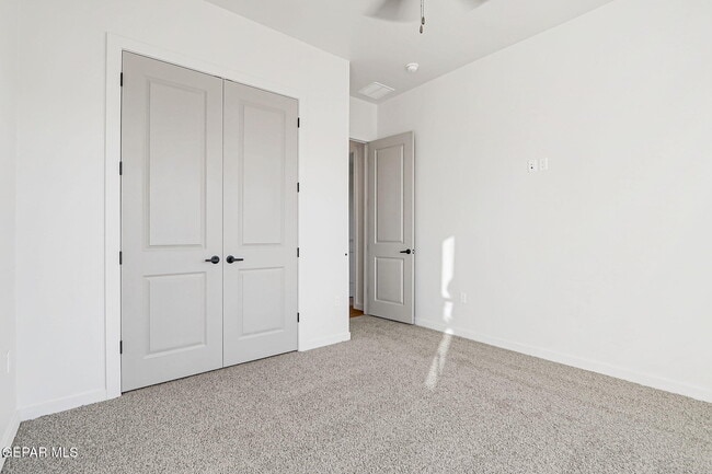 Building Photo - 832 Eltham Dr