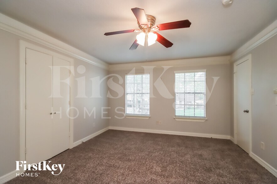 Building Photo - 3210 Lake Stream Dr