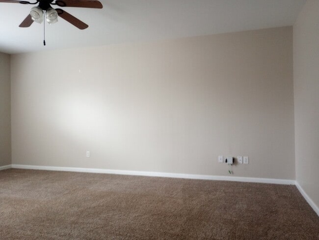 Building Photo - 3 Bedroom 2.5 Bathrooms