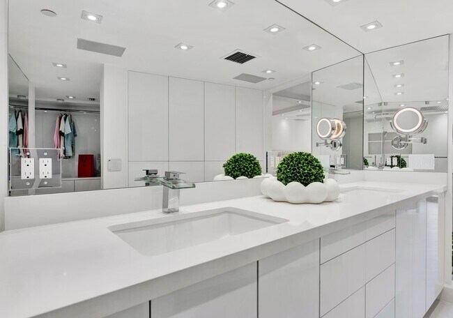 Building Photo - 3360 S Ocean Blvd