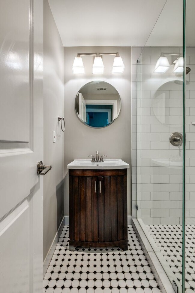 Building Photo - 3912 Rawlins St