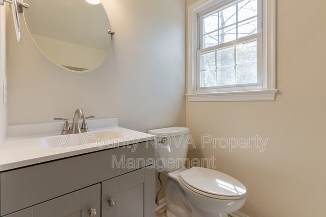 Building Photo - 7826 Fordson Rd