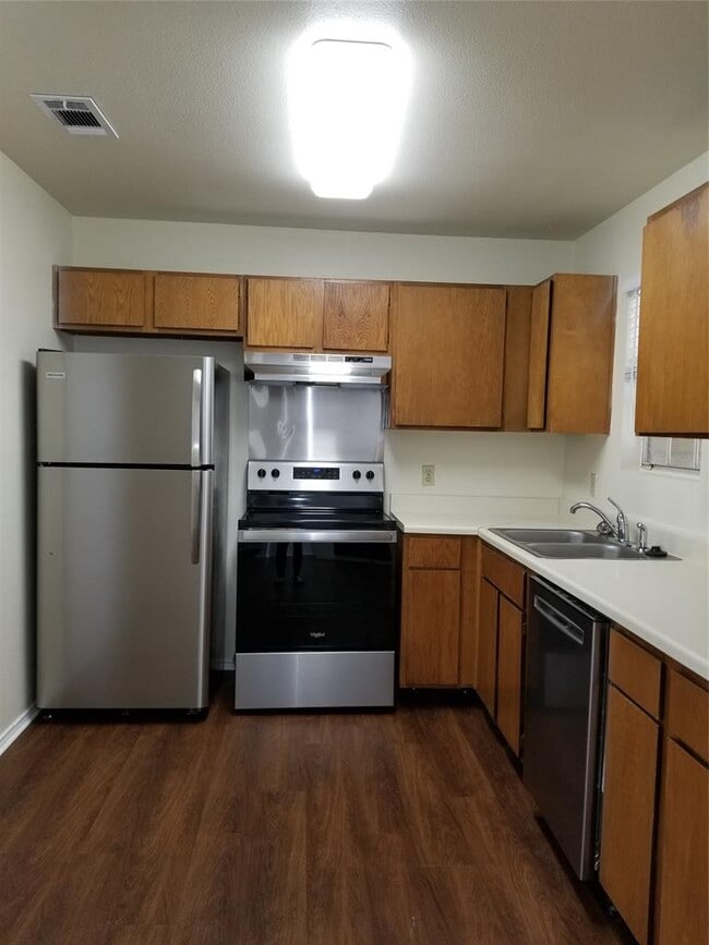 Building Photo - 1201 Danbury Square