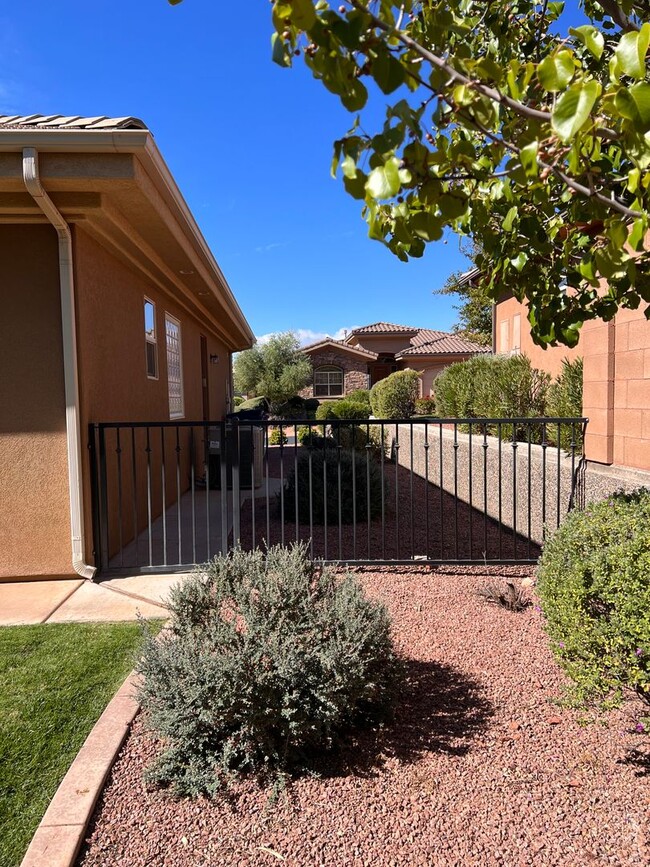 Building Photo - Lovely Pet-Friendly Home in Lakota Ridge