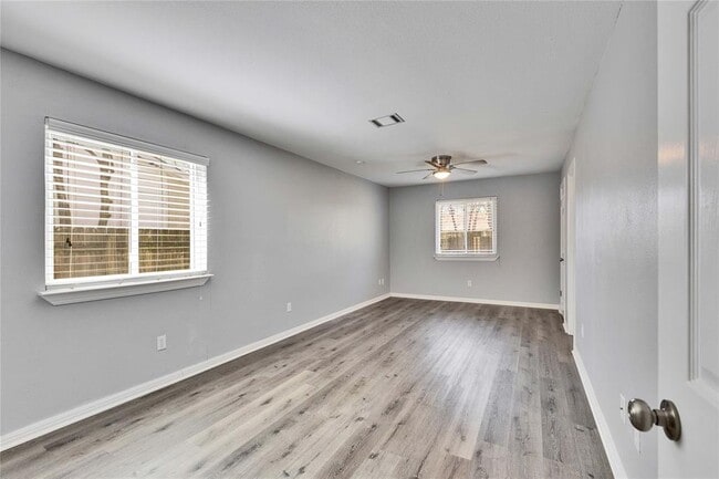 Building Photo - 1712 W Mesa Park Dr