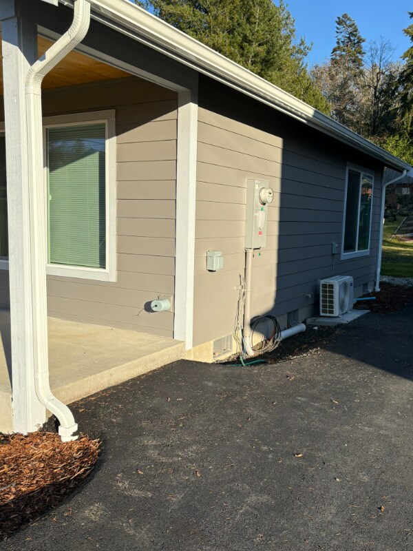 Building Photo - 3028 Pine Rd NE