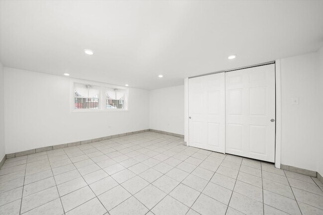 Building Photo - 5331 W Congress Pkwy