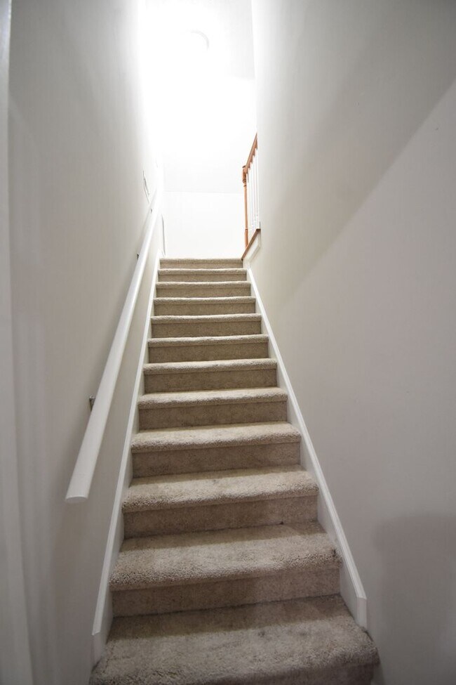 Building Photo - 4 Bedroom 2 Bathroom Coming Soon In Stonewall