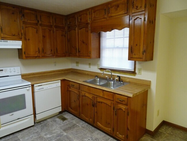 Building Photo - Great location, large wooded and fenced ya...