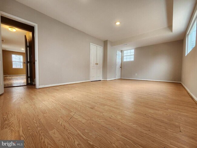 Building Photo - 4244 Clay St NE