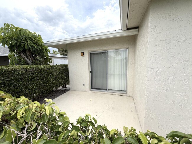 Building Photo - 2520 Pansy Ln