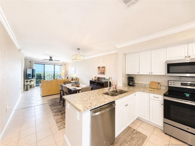 Building Photo - 7430 S Ocean Dr