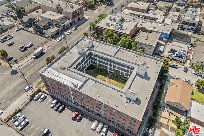 Building Photo - 4125 S Figueroa St
