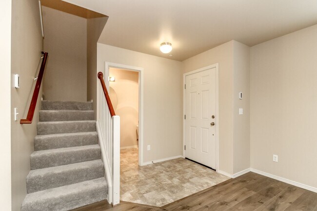 Building Photo - 1360 Sinclair Dr