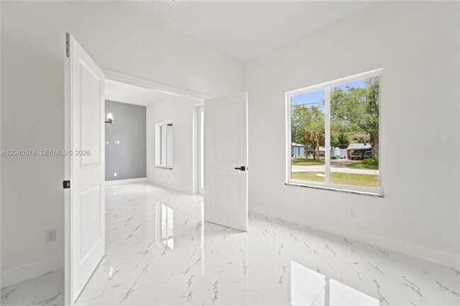Building Photo - 5203 Birch Dr