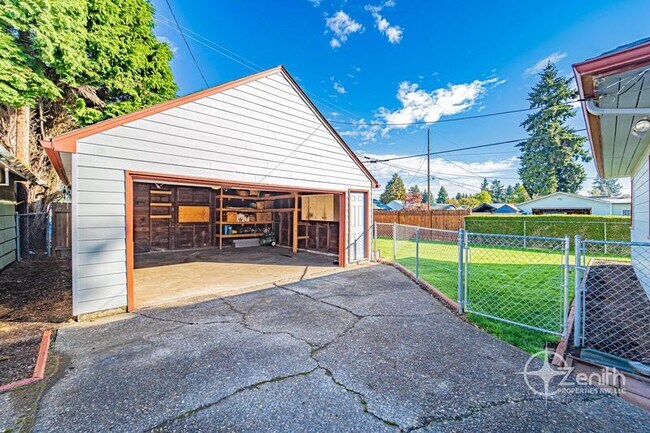 Building Photo - 2502 Fairmount Ave