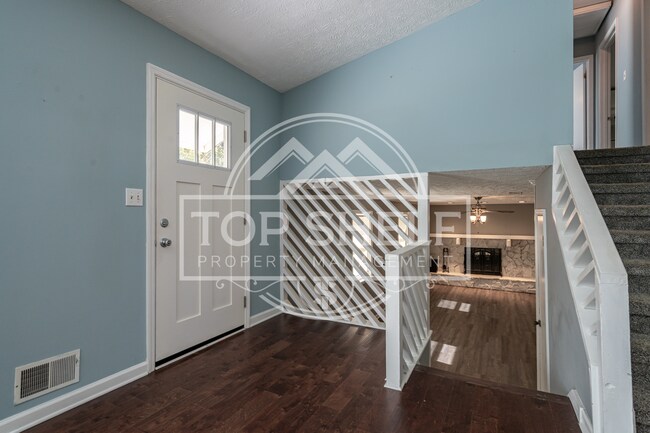 Building Photo - 1960 Branch View Dr