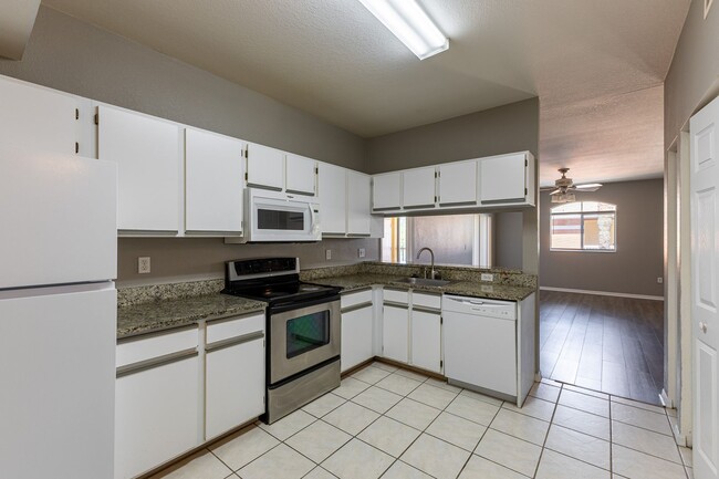 Building Photo - 6330 Aragon Way