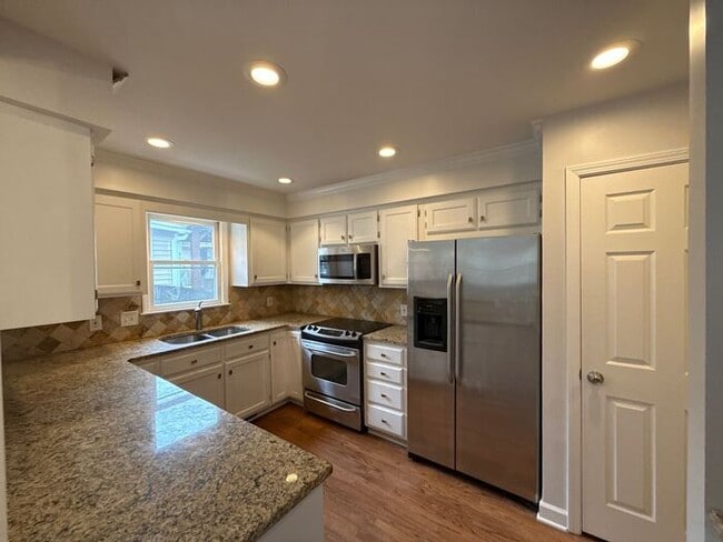 Building Photo - Dilworth Home - T.R. Lawing Realty Property