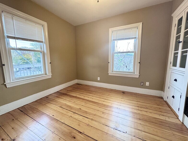 Building Photo - 47 1/2 Jamaica St