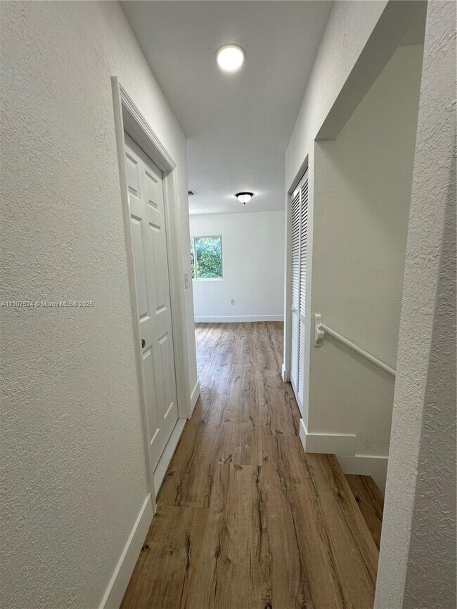 Building Photo - 3123 NW 22nd Ct