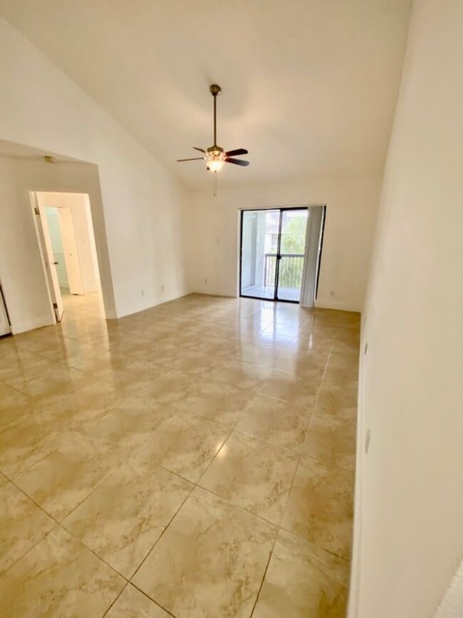 Building Photo - Excellent Condo Unit in Coral Springs