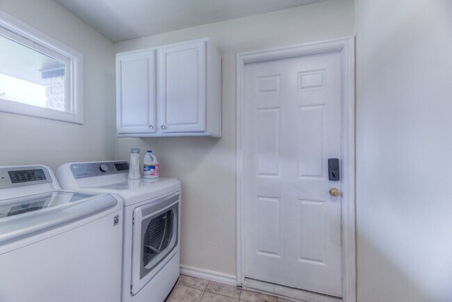 Building Photo - FOR LEASE | Mid-town Tulsa | Available Now!