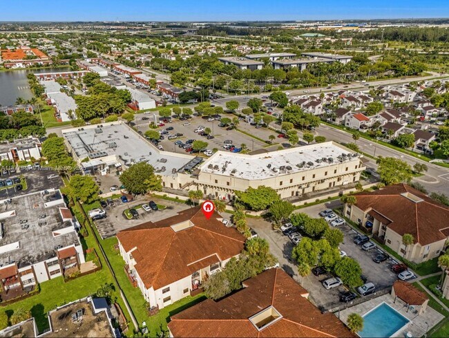 Building Photo - 660 W Park Dr