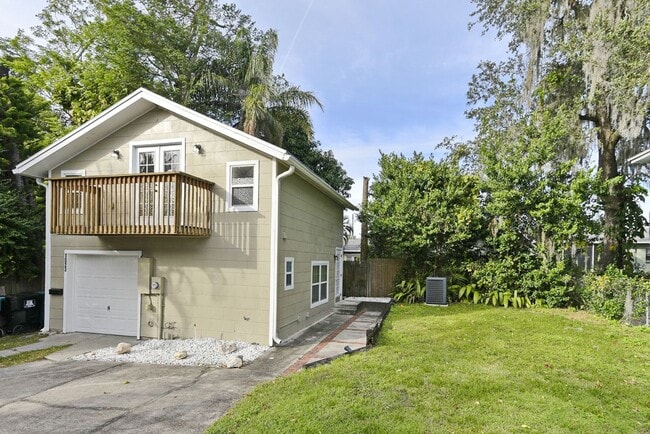 Building Photo - 1023 E Amelia St