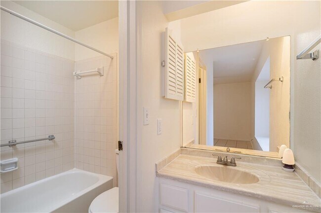 Building Photo - 14 S Cynthia St