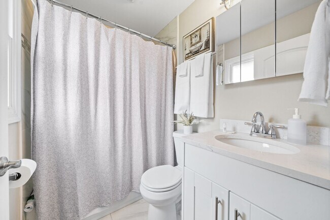 Building Photo - 804 Willow St