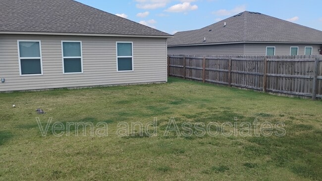 Building Photo - 1701 Forest Dr