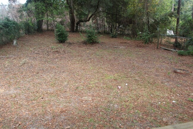 Building Photo - 905 W Whitney Ave