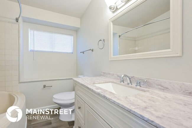 Building Photo - 1611 E Villa Maria Dr