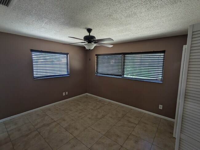 Master bedroom - 430 Patrick Ave