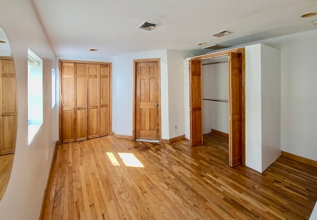 Building Photo - 11 Wright Ave