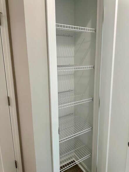 Linen closet - 2217 Kenwood Blvd SE