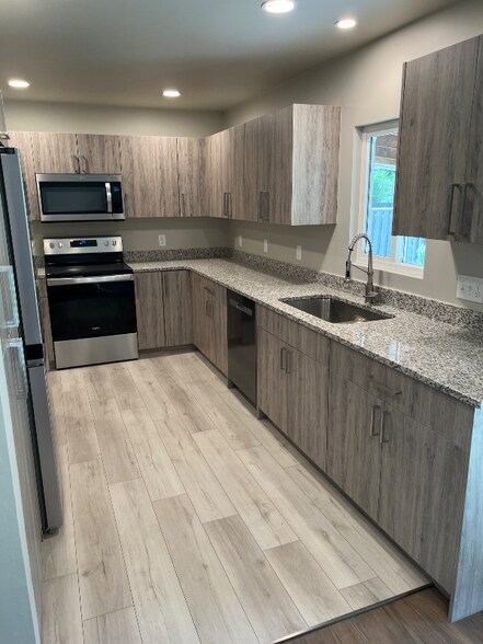 Building Photo - 2525 14th Ave Ct