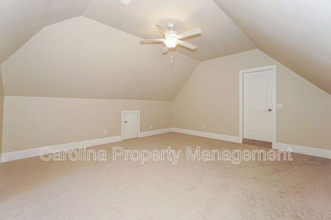 Building Photo - 181 Streamside Pl