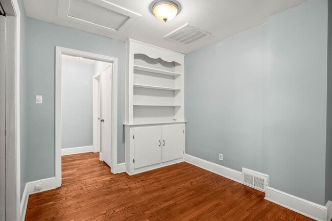 Building Photo - 5038 Pinewood Dr