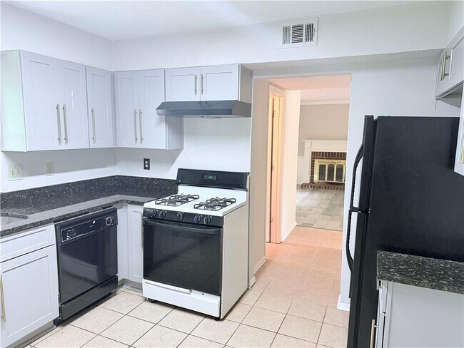 Building Photo - 2535 Selman Dr NW