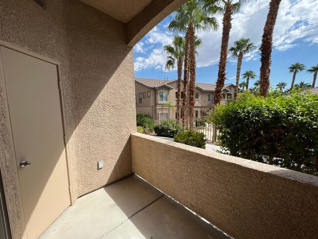 Building Photo - Beautifully remodeled 3 bedroom 2 bathroom downstairs condo right next to the pool!!