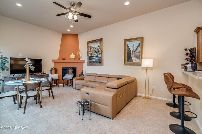 Building Photo - 1105 Lombard Way