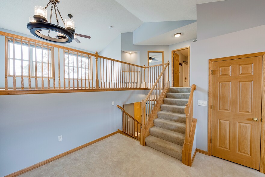 Building Photo - 1728 Ponderosa Ln