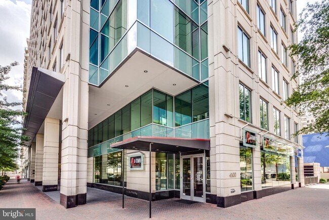 Building Photo - 1001 N Randolph St