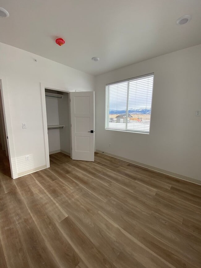 Building Photo - Driggs - New Flats at Teton Peaks Unit 204