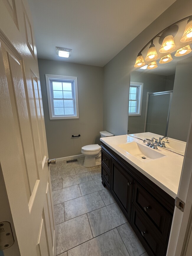 Building Photo - 325 W 15th St