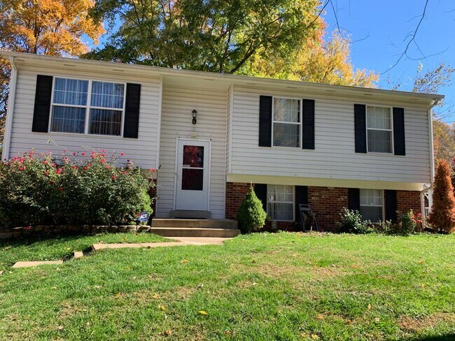 Building Photo - 5625 Saint Charles Dr