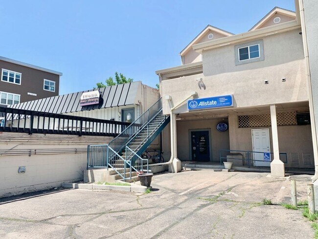 Building Photo - 816 S College Ave